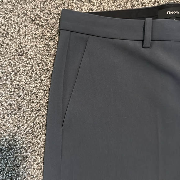 High-quality women’s pants suit by Theory - Picture 9 of 12